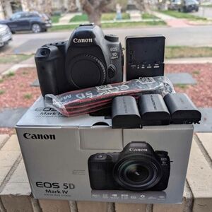 Canon Black Digital Camera with Articulating Screen